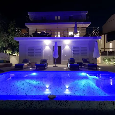 Avalon Villa *