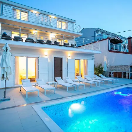 Villa Avalon *