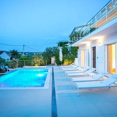 Villa Avalon *