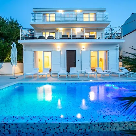 Avalon Villa *